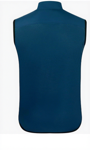 เสื้อกั๊กแขนกุดสีน้ำเงินสำหรับผู้ชาย TRIBON SPORTS พร้อมซิปที่คอเสื้อ สะท้อนแสง ผลิตจากโพลีเอสเตอร์ 100% ระบายอากาศได้ดี เหมาะสำหรับใส่เล่นกีฬาและกิจกรรมกลางแจ้งในฤดูร้อน - Product Image 3