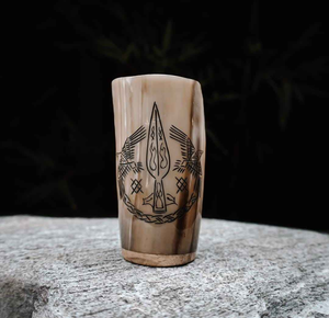 Mug à vin en corne poli 100% naturel et écologique, artisanal, avec base en bois, design moderne de haute qualité - Product Image 4