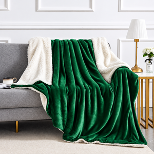 Manta Sherpa Lisa Verde de Forro Polar, Manta Tejida Personalizada para el Hogar y Viajes - Product Image 5