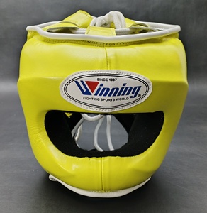 Protector de cabeza Winning Yellow con barra nasal para entrenamiento de boxeo, protección facial completa con agarres para las manos y cierre con cordones para artes marciales - Product Image 2