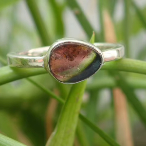Bague de pierres précieuses ethniques en argent sterling 925 avec tourmaline naturelle à la mode pour les fêtes de fiançailles ou les anniversaires - Product Image 1