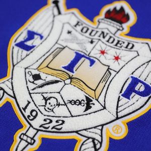เสื้อสเวตเตอร์คอวี Sigma Gamma Rho ผ้าวูล ยูนิเซ็กซ์ เสื้อผ้าชมรมกรีก งานถักคุณภาพพรีเมียม เสื้อพูลโอเวอร์อุ่นสบาย สไตล์ลำลอง แฟชั่นนักศึกษา แบบสั่งทำ - Product Image 5