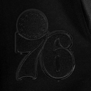 Chaqueta Varsity Personalizada de Chenille con Bordado de Alta Calidad para Hombre, con Mangas de Cuero Vacuno Genuino - Product Image 3
