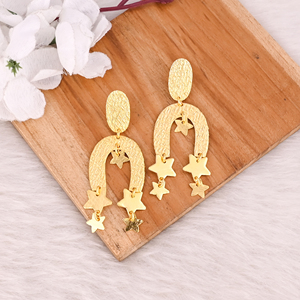 Pendientes de Latón de Alta Calidad para Mujer, Chapados en Oro, Nuevo Diseño, Pendientes de Metal para Regalo, Color Dorado, en Venta, Pendientes Colgantes - Product Image 2