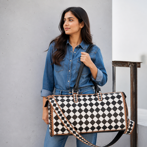 Bolsos de Viaje de Cuero Hechos a Mano con Diseño Nuevo, Bolsos Multiusos con Patrón de Damas de Inglatera, Bolso Unisex de Gran Tamaño - Product Image 3