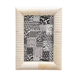 Marco de Fotos Personalizado Hecho a Mano con Incrustaciones de Hueso Azul, Diseño Curvo con Patrón Rectangular Indio, Disponible en Todos los Tamaños - Inspirado en Hueso - Product Image 4
