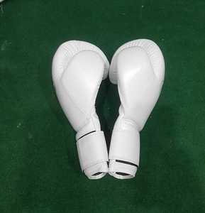 Guantes de Boxeo para Gimnasios, Escuelas y Clubes, Personalizados, de Cuero Vacuno, para Sparring, Entrenamiento y Golpeo, Venta al Por Mayor - Product Image 2