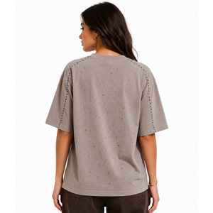 Camiseta de mujer con pedrería dispersa, logo personalizado, hombros caídos, estilo streetwear moderno, DTG, oversize, azul rey, top con pedrería - Product Image 2
