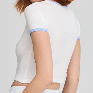 T-shirts pour femmes en coton à imprimé en relief personnalisé, coupe ajustée, style vintage décontracté, fabricant de t-shirts pour femmes - Product Image 3