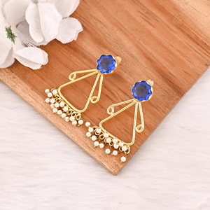 Elegantes Pendientes de Latón con Incrustaciones de Perlas y Piedras Preciosas en Color Azul Tinta, Chapados en Oro, Joyería de Moda Hecha a Mano por Shilpi Impex, Regalo para Mujer - Product Image 4
