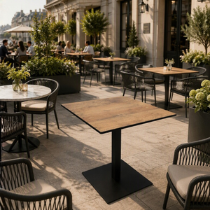 Mesa de Bistro Industrial Cuadrada con Acabado Imitación Madera y Base de Pedestal de Metal Negro – Apta para Uso en Interiores o Exteriores - Product Image 3