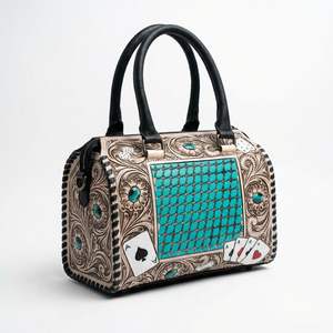 Bolsa de Viaje Deportiva de Lujo para Mujer, de Cuero Genuino 100%, con Diseño Floral Tallado a Mano y Patrón a Cuadros - Product Image 2