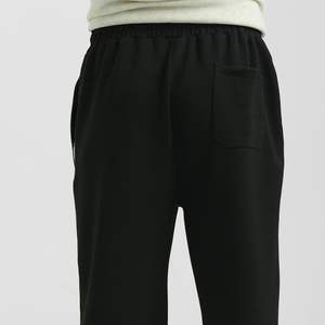 กางเกงวอร์มขายาวสีดำสำหรับผู้ชาย มีแถบข้าง กางเกงแทรคสไตล์ลำลอง สตรีทแวร์ รับผลิตตามแบบ (OEM) พร้อมสกรีนโลโก้ ขายส่ง - Product Image 3