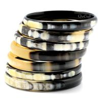 Bracelets en corne naturelle faits à la main, noirs avec points blancs, forme circulaire polie, thème animal, en corne de vache