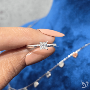 แหวนเพชรทรงปรินเซสคัท 0.50 กะรัต เพชรเลี้ยงในห้องปฏิบัติการ ทอง 10K รับรองโดย IGI แหวนเพชรเม็ดเดี่ยวแบบซ่อนรัศมี สำหรับผู้หญิง - Product Image 5