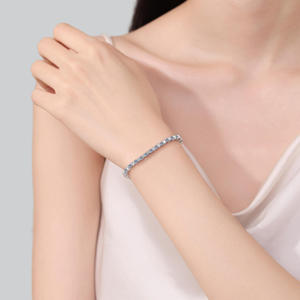 Pulsera de tenis de moissanita plateada con engaste de 4 puntas, corte redondo brillante, con certificado GRA, moderna, unisex, regalo - Product Image 4