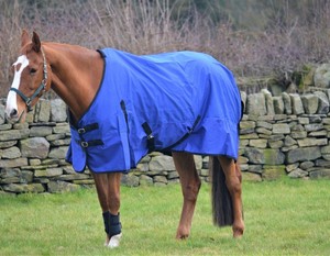Manta para Caballo Roja y Negra de Nailon Impermeable, Lona Ecuestre para Protección del Caballo - Product Image 2
