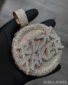 Colgante Unisex de Plata 925 Bañado en Oro con Certificado GRA, Estrella y Círculo de Diamantes Moissanita Icy, Estilo Hip Hop - Product Image 2