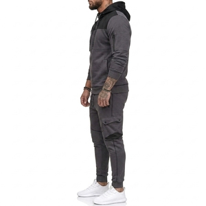 Chándal premium para hombre hecho con tela transpirable que ofrece comodidad, flexibilidad y estilo moderno durante todo el día, para deportes y uso casual. - Product Image 3