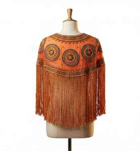Poncho de Lujo con Cuentas Hechas a Mano, Diseño Boho, para la Noche, Disponible a Precio de Exportación - Product Image 3