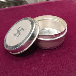 Caja Dibbi SINDOOR de Latón y Cobre Hecha a Mano de Primera Calidad para Pooja, Almacenamiento Decorativo - Product Image 5