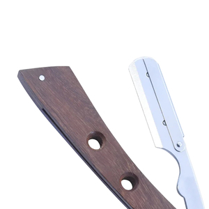 Navaja de Afeitar Profesional de Acero Inoxidable con Mango de Madera Premium para Barbería, Afeitado Masculino, Uso en Casa y Salón, OEM - Product Image 3