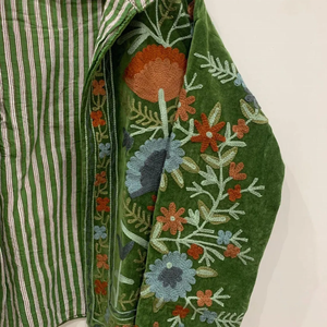 Suzani แจ็กเก็ตสั้นฤดูหนาวทำด้วยมือสไตล์วินเทจปักลายดอกไม้โบฮีเมียนพร้อมกระเป๋าผ้าคอตตอน - Product Image 5