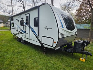 Autocaravana Coachmen Freedom Express Ultra Lite 257BHS con 1 Deslizador - Product Image 1