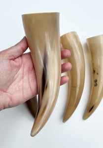 Cuerno para Beber Vikingo Medieval Hecho a Mano, Cuerno Natural de Búfalo con Borde de Latón, Hecho a Mano en India - Product Image 2