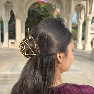 Élégante épingle à chignon en forme de flèche géométrique en laiton plaqué or, faite à la main, pour femmes – Accessoire de cheveux ethnique bohème - Product Image 2