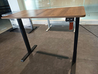 Bureaux informatiques modernes ajustables pour immeubles commerciaux Lumetal Vietnam, surface en bois, métal thermolaqué + PB