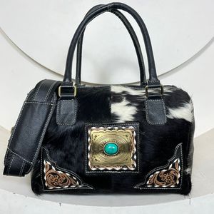 Nuevo Conjunto de Bolsa de Viaje y Mochila de Cuero Vacuno Repujado a Mano Personalizado 2025, Estilo Mediano y Rápido, Juego de Maletas a Juego - Product Image 5