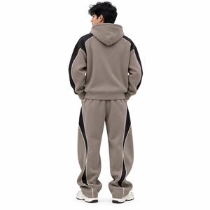 Ensemble de survêtement 2 pièces pour homme, couleur taupe, avec sweat à capuche zippé et pantalon assorti, empiècements noirs contrastants et passepoil incurvé, fabricant de marque privée - Product Image 2