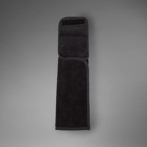 Serviette de sport noire personnalisée en tissu avec anse, douce et absorbante, pour l'entraînement sportif (thème football américain) - Product Image 5