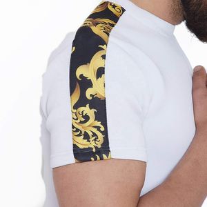 เสื้อยืดคอกลมสีขาวสำหรับผู้ชายพร้อมกางเกงขาสั้น ชุดลายพิมพ์ลำลองสำหรับฤดูร้อน ผ้าถัก ระบายอากาศได้ดี - Product Image 4