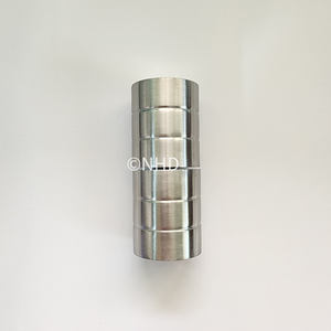 Support durable en acier inoxydable 316 en forme de L pour les projets de cloisons de toilettes publiques et idéal pour les zones à fort trafic - Product Image 2