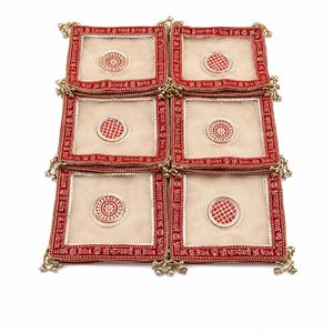 Organza Karwa Chauth Thaalposh con encaje Sada Saubhagyavati y borlas doradas, cubierta decorativa para platos - Product Image 1