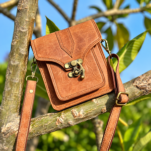 Nouveauté Deepika Exports Sac à main compact léger en cuir véritable fait main de style occidental à sangle unique, décontracté du Rajasthan - Product Image 1