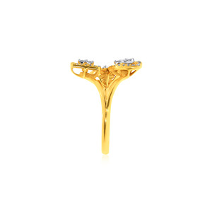 Anillo de Diamantes Versátil con Diseño Geométrico de Tres Piedras en Oro Amarillo Premium, Anillo de Cóctel con Halo de Diamantes y Corte Princesa - Product Image 4
