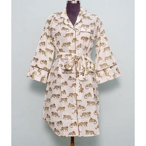 เสื้อเชิ้ตยาวสไตล์กิโมโนสำหรับผู้หญิง ผ้าฝ้ายแท้ 100% ลายสัตว์ เปิดด้านหน้า คอวี แขน 3/4 ทรงเข้ารูป ติดกระดุม - Product Image 1