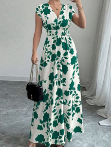 Vestido largo estampado con mangas tipo capuchón y cuello cruzado - Product Image 2