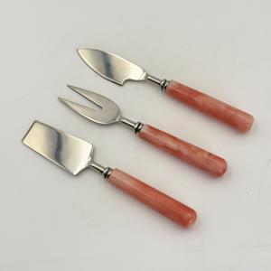 ชุดมีดชีสสแตนเลสจากผู้ผลิตที่เชื่อถือได้ พร้อมด้ามจับเรซิ่น สำหรับตัดและปาดชีส - Product Image 3