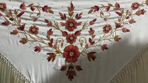 Châle triangulaire ivoire pour femme avec broderie florale et longues franges, élégant foulard de soirée pour mariée, idéal pour les mariages et les fêtes - Product Image 2