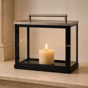 Farol de vela contemporáneo de acero inoxidable de primera calidad con un distintivo marco de trípode y un diseño geométrico único para colgar. - Product Image 3