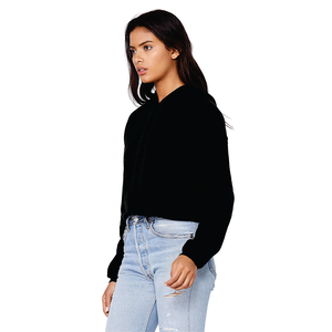 Sudadera con capucha corta de felpa negra para mujer con logo personalizado, hombros caídos y borde sin rematar, hecha en Pakistán - Product Image 2