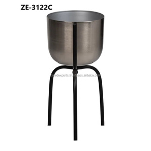 Luxury Modern Metal Flower Vase Eco-Friendly Chrome Plated Customizable Decorative Interior Decor Bulk Supplier - Product Image 3