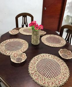 Elegante Salvamantel Decorativo de Palma Iraca con Acabado Artesanal, Tejido Festoneado, de Calidad Premium y Sostenible para Decoración de Mesa - Product Image 5