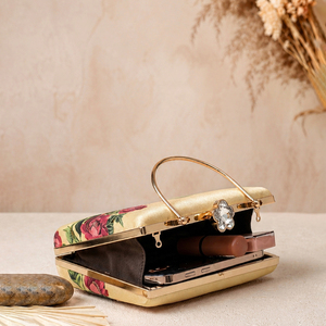 Pochette de luxe ornée de fleurs dorées, sac artisanal de créateur - Product Image 5