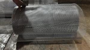 Rouleau de tôle perforée galvanisée haute résistance à mailles losangées pour clôture de sécurité et cloison de sécurité industrielle - Product Image 2