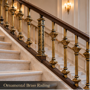 Rampe en laiton forgé avec balustres carrés gravés pour hôtels de luxe, villas et maisons – Garde-corps et balustrade métalliques - Product Image 1